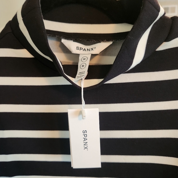 SOLD!! Spanx Women's AirEssentials Mock Neck - Picture 4 of 4